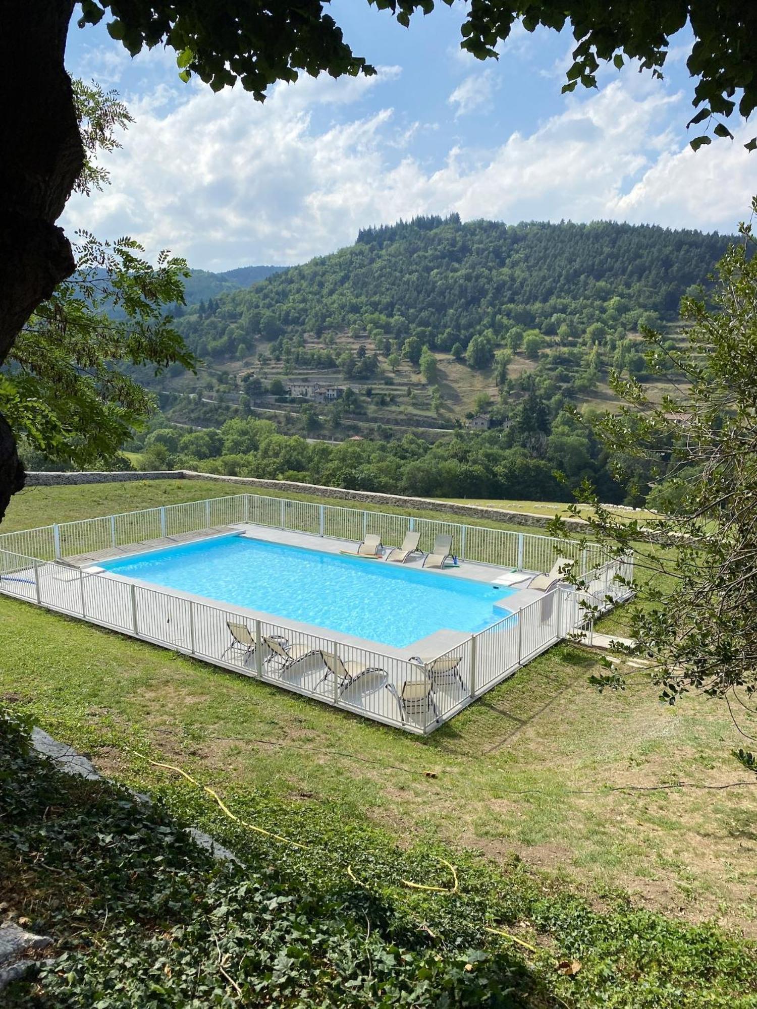 Manoir Majestueux A Satillieu Avec Piscine Privee Exterior foto